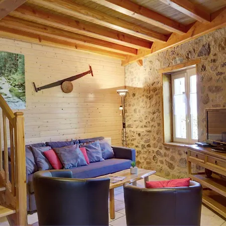 Spacieux Avec Cheminee, Proche Foret, Vtt Et Randonnees, Ideal Pour Familles Et Detente - Fr-1-496-36 *