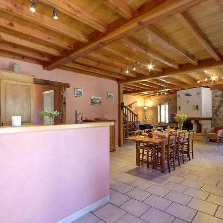 Spacieux Avec Cheminee, Proche Foret, Vtt Et Randonnees, Ideal Pour Familles Et Detente - Fr-1-496-36 *